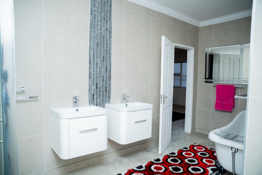 6 Bedroom Property for Sale in Wilkoppies North West